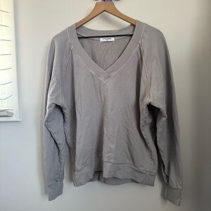perfectwhitetee sinead
french terry v neck sweatshirt